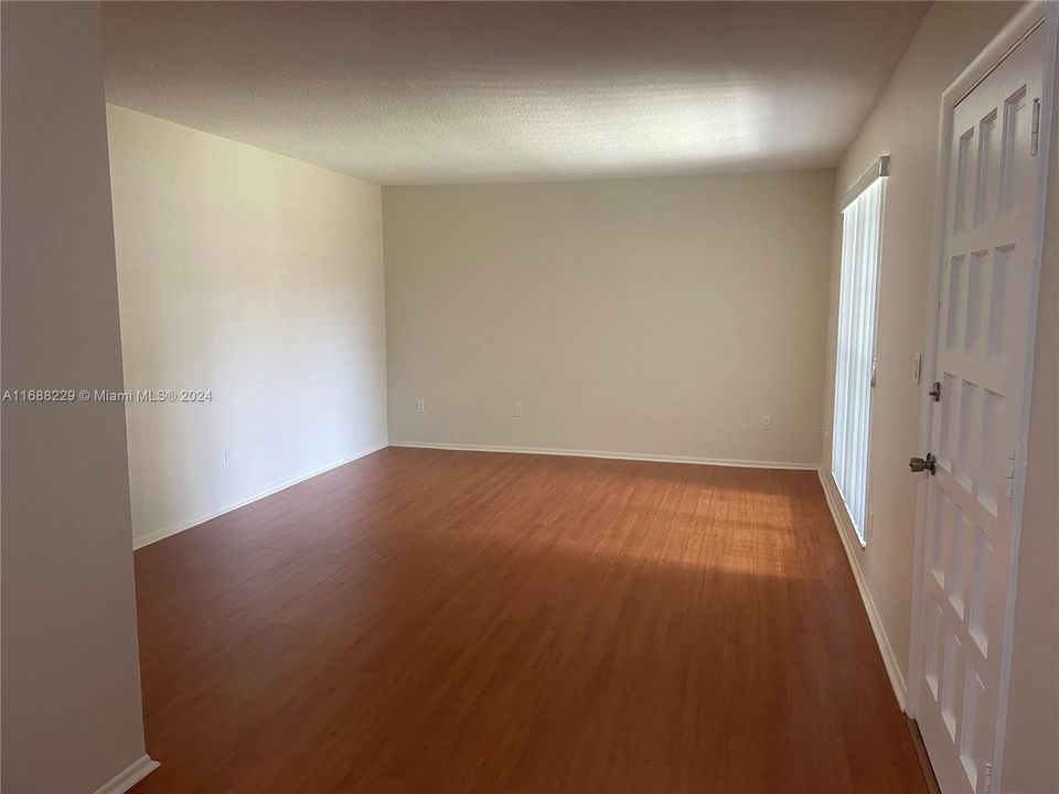 For Rent: $2,300 (2 beds, 2 baths, 920 Square Feet)