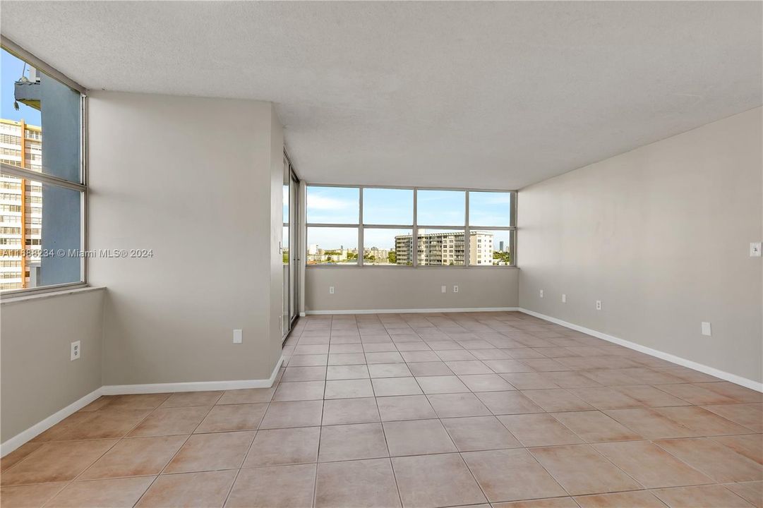 For Rent: $2,400 (2 beds, 2 baths, 1222 Square Feet)