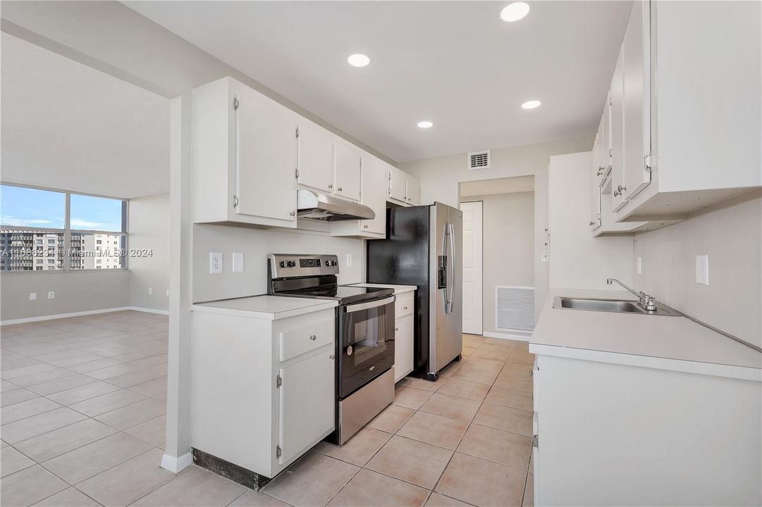 For Rent: $2,400 (2 beds, 2 baths, 1222 Square Feet)