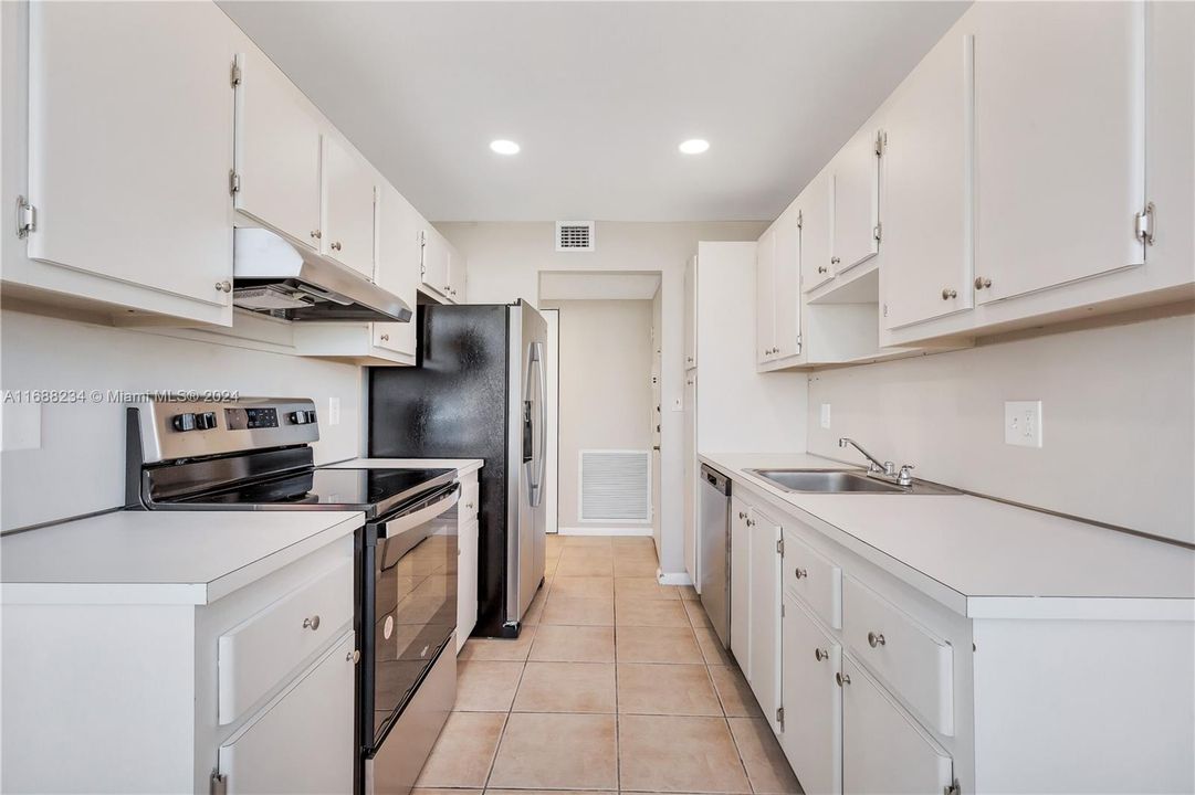 For Rent: $2,400 (2 beds, 2 baths, 1222 Square Feet)