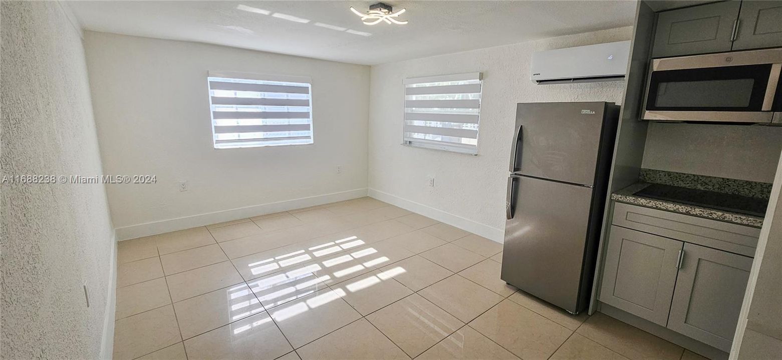 For Rent: $1,650 (1 beds, 1 baths, 1282 Square Feet)