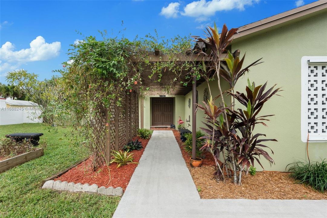 For Sale: $699,000 (4 beds, 2 baths, 1938 Square Feet)