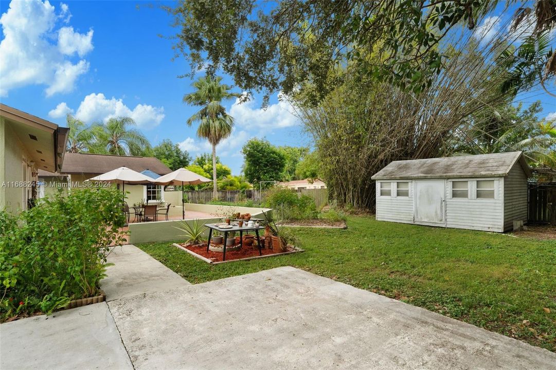 For Sale: $699,000 (4 beds, 2 baths, 1938 Square Feet)