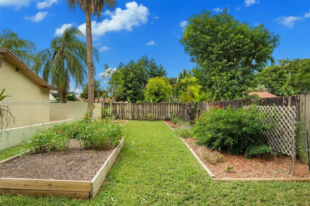 For Sale: $699,000 (4 beds, 2 baths, 1938 Square Feet)