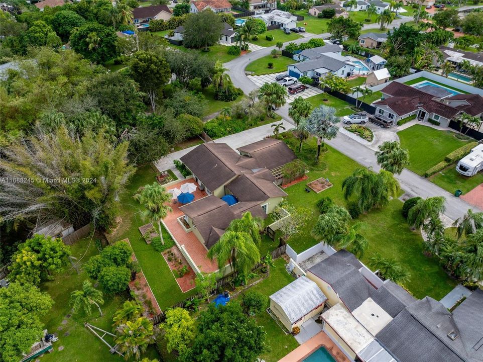 For Sale: $699,000 (4 beds, 2 baths, 1938 Square Feet)