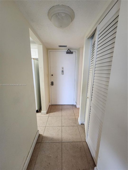 For Sale: $105,000 (1 beds, 1 baths, 780 Square Feet)