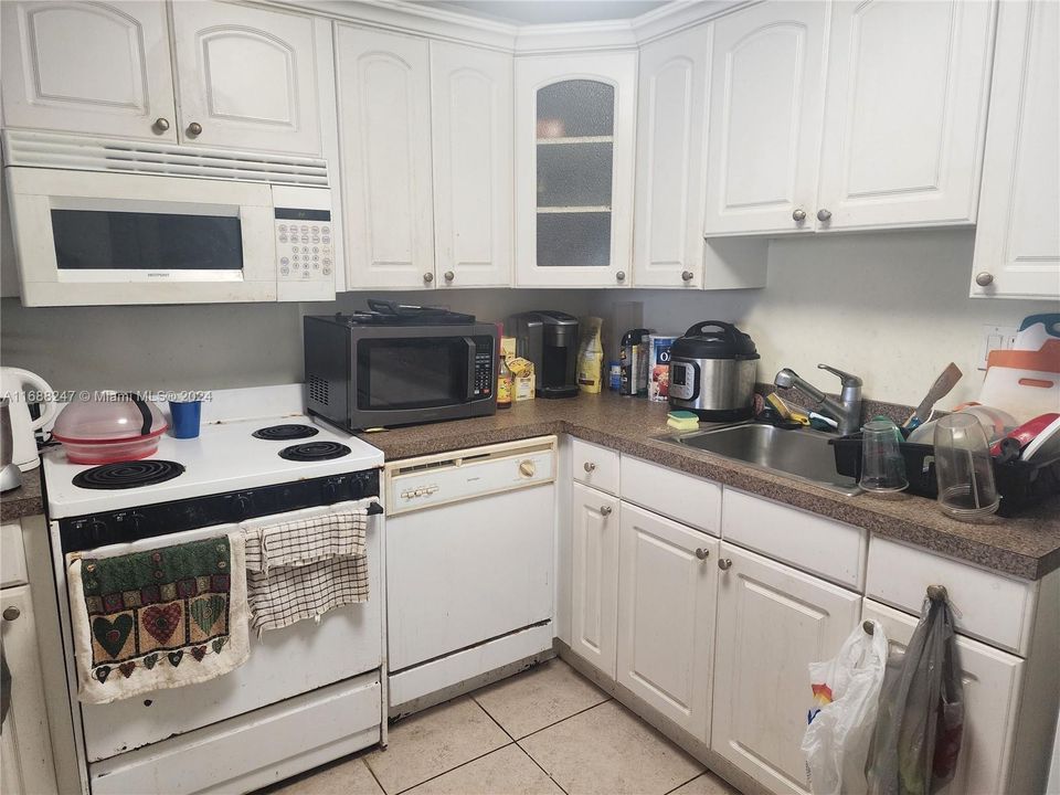 For Sale: $105,000 (1 beds, 1 baths, 780 Square Feet)