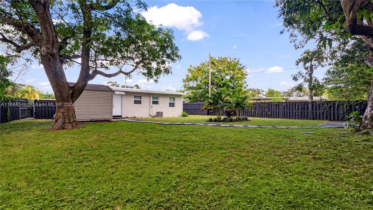 For Sale: $499,999 (3 beds, 2 baths, 984 Square Feet)