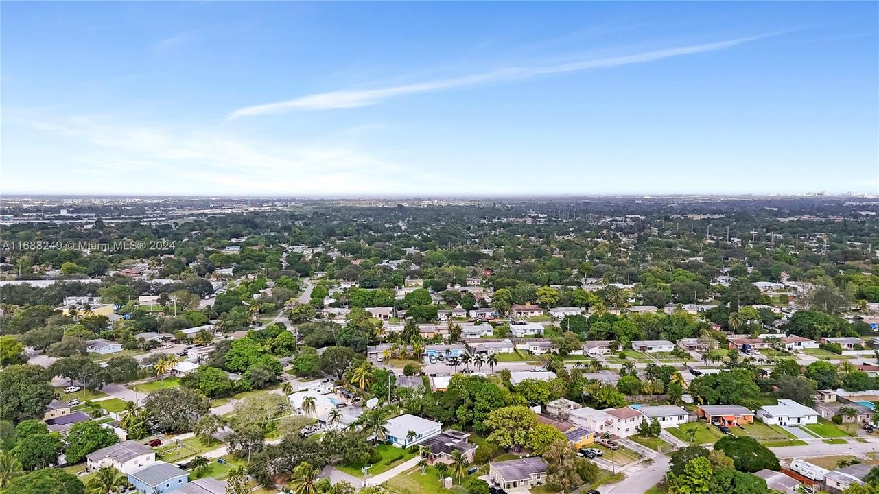 For Sale: $499,999 (3 beds, 2 baths, 984 Square Feet)