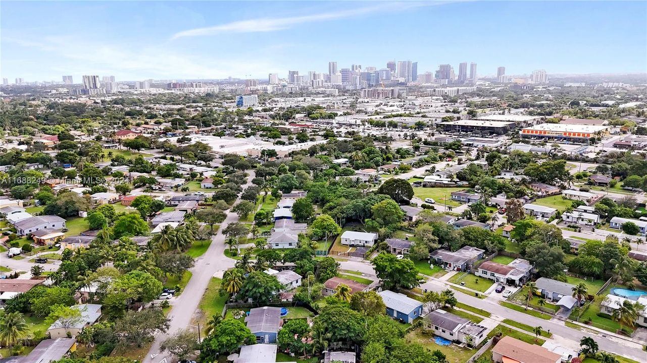 For Sale: $499,999 (3 beds, 2 baths, 984 Square Feet)