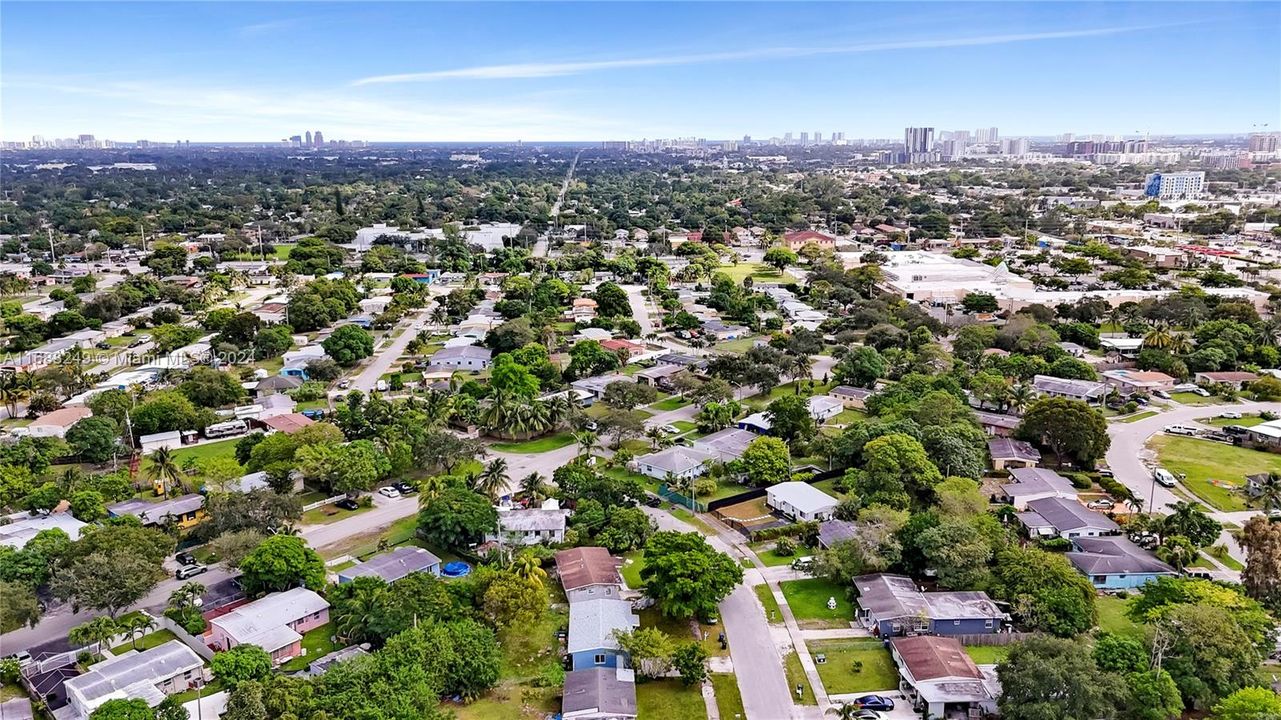 For Sale: $499,999 (3 beds, 2 baths, 984 Square Feet)