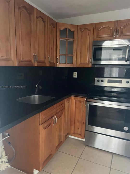 For Rent: $1,950 (2 beds, 2 baths, 1036 Square Feet)