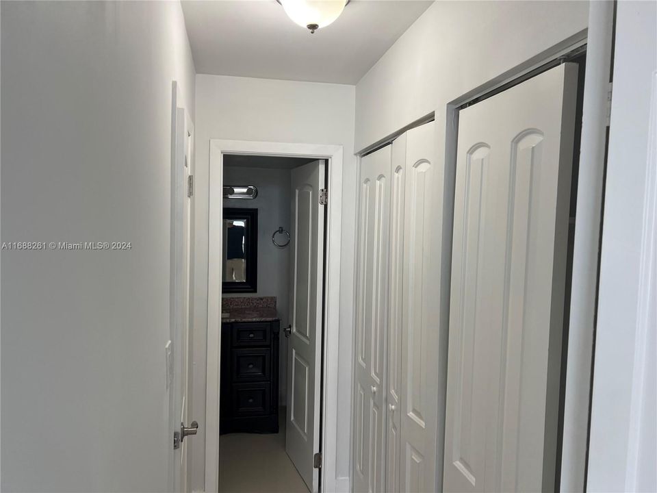 For Sale: $270,000 (2 beds, 2 baths, 1058 Square Feet)