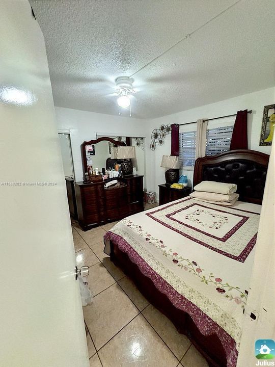 For Sale: $185,000 (1 beds, 1 baths, 608 Square Feet)