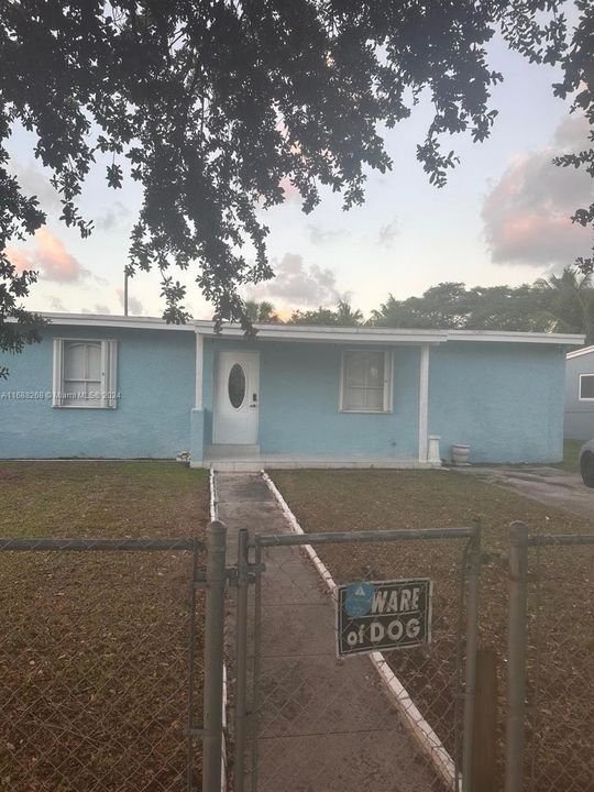 For Rent: $3,000 (3 beds, 2 baths, 1084 Square Feet)