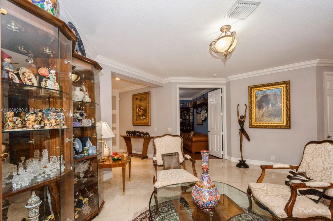 En Venta: $863,900 (4 camas, 2 baños, 2340 Pies cuadrados)