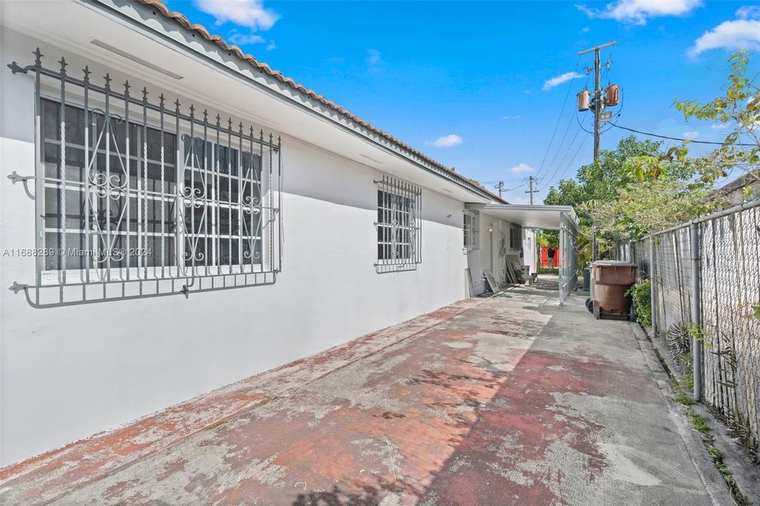 En Venta: $639,000 (4 camas, 2 baños, 1749 Pies cuadrados)