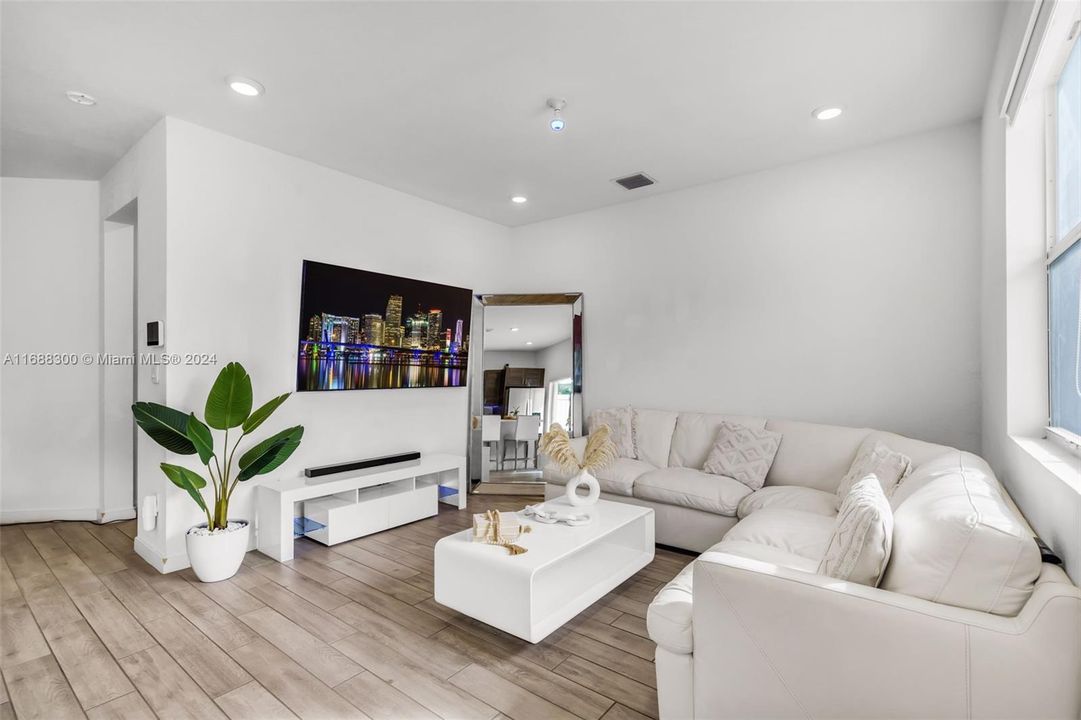 For Sale: $465,000 (3 beds, 2 baths, 1628 Square Feet)