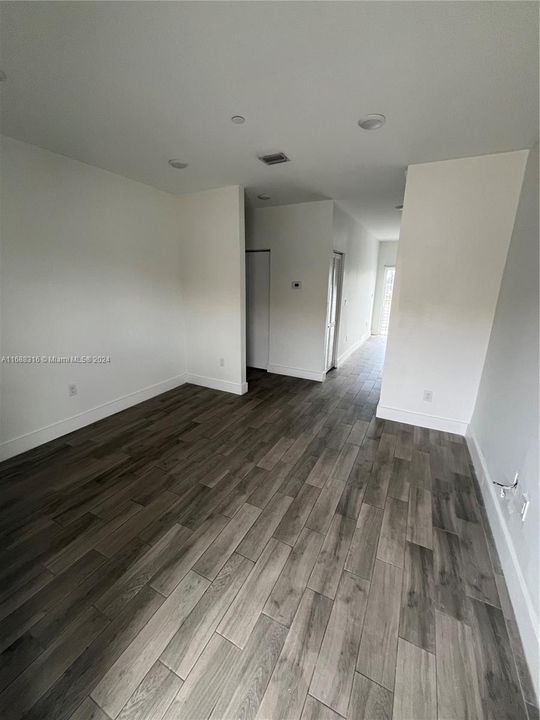 For Rent: $2,500 (2 beds, 2 baths, 825 Square Feet)