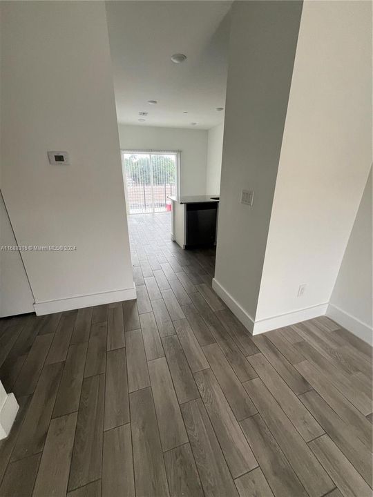 For Rent: $2,500 (2 beds, 2 baths, 825 Square Feet)