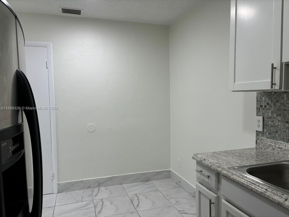 For Rent: $2,400 (2 beds, 1 baths, 1522 Square Feet)