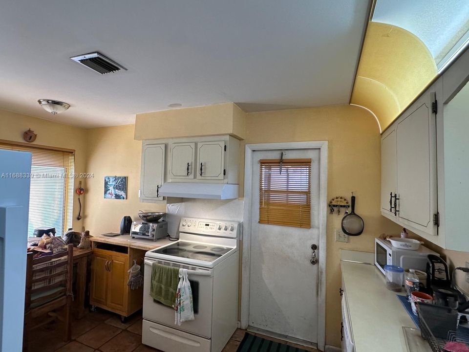 For Sale: $235,000 (3 beds, 2 baths, 1229 Square Feet)