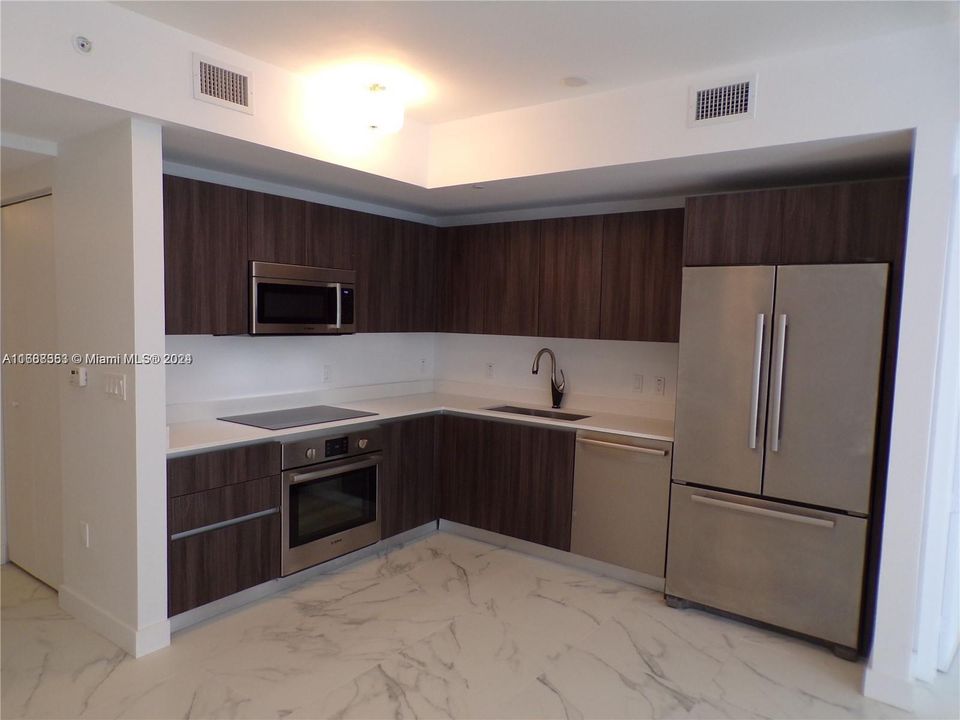 For Rent: $3,700 (1 beds, 1 baths, 766 Square Feet)