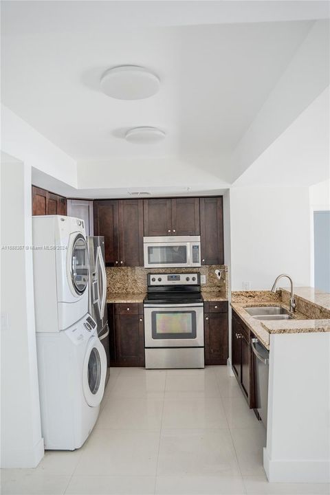 For Sale: $475,000 (2 beds, 2 baths, 1080 Square Feet)