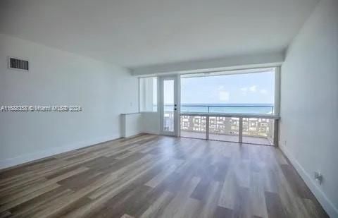 For Sale: $465,000 (2 beds, 2 baths, 1036 Square Feet)