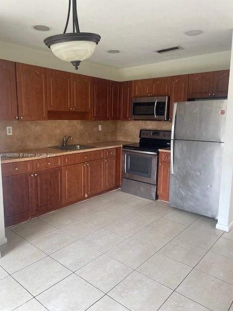 Active With Contract: $2,200 (2 beds, 1 baths, 0 Square Feet)