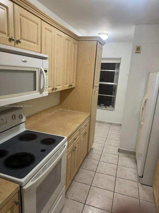 For Rent: $2,300 (2 beds, 2 baths, 1095 Square Feet)