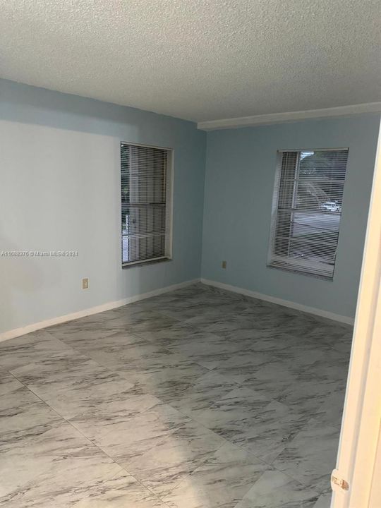 For Rent: $2,300 (2 beds, 2 baths, 1095 Square Feet)