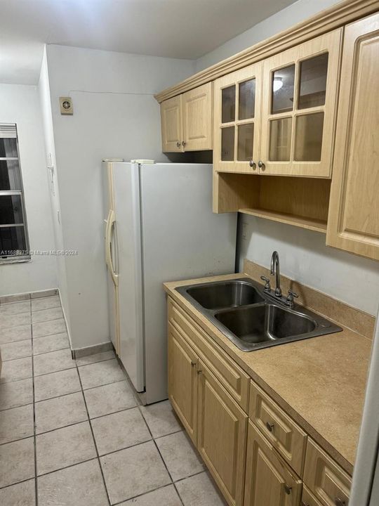 For Rent: $2,300 (2 beds, 2 baths, 1095 Square Feet)