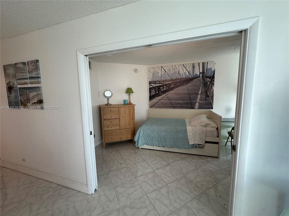 For Sale: $1,160,000 (2 beds, 1 baths, 960 Square Feet)