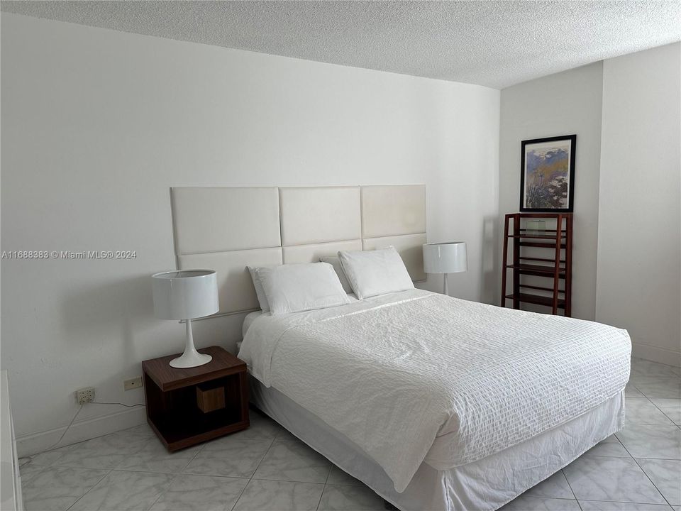 For Sale: $1,160,000 (2 beds, 1 baths, 960 Square Feet)