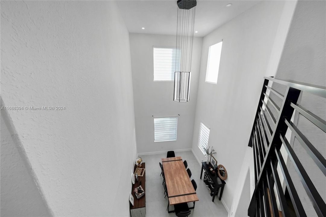 En Venta: $979,900 (4 camas, 3 baños, 2511 Pies cuadrados)