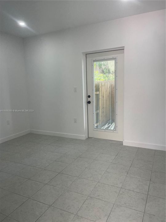 For Rent: $1,550 (1 beds, 1 baths, 550 Square Feet)