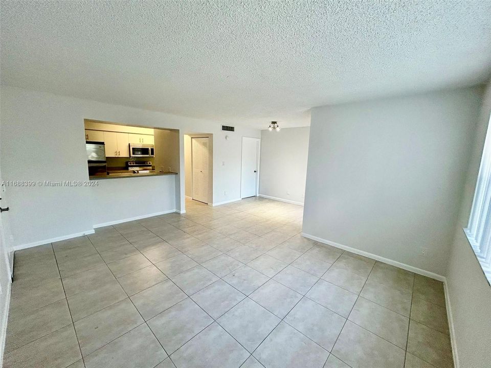 For Rent: $1,850 (1 beds, 1 baths, 841 Square Feet)