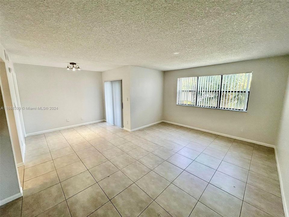 For Rent: $1,850 (1 beds, 1 baths, 841 Square Feet)