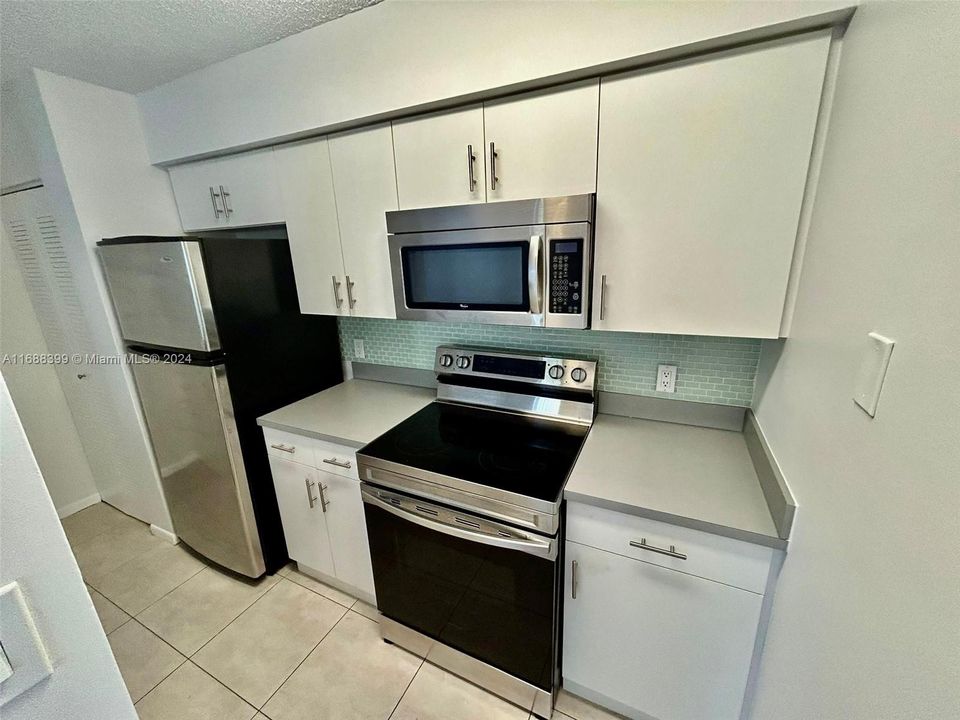 For Rent: $1,850 (1 beds, 1 baths, 841 Square Feet)