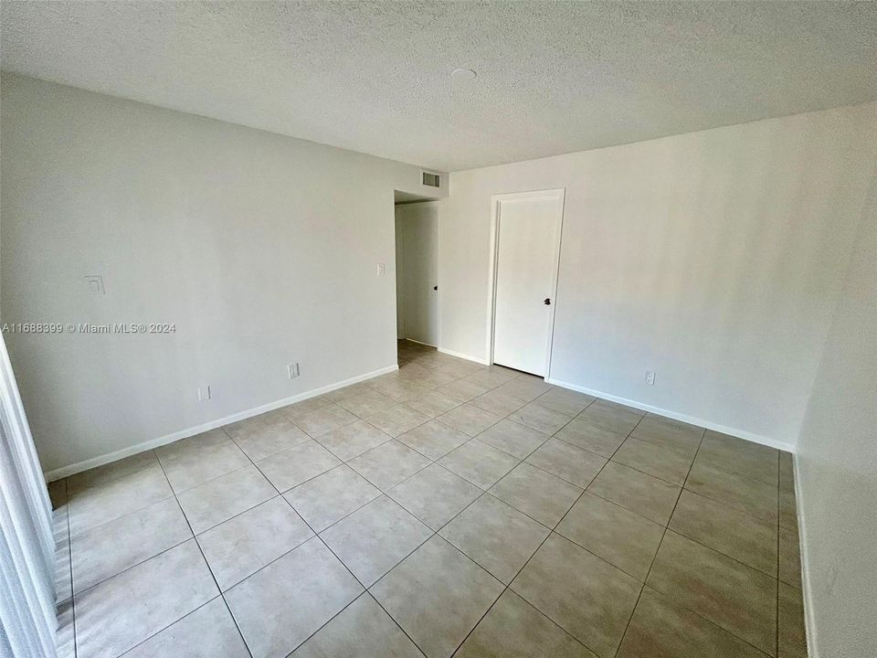 For Rent: $1,850 (1 beds, 1 baths, 841 Square Feet)