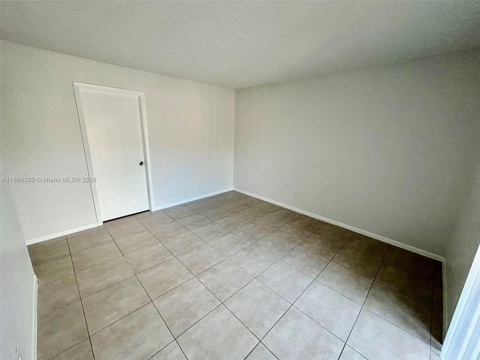 For Rent: $1,850 (1 beds, 1 baths, 841 Square Feet)