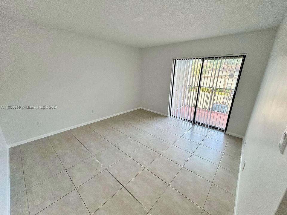 For Rent: $1,850 (1 beds, 1 baths, 841 Square Feet)