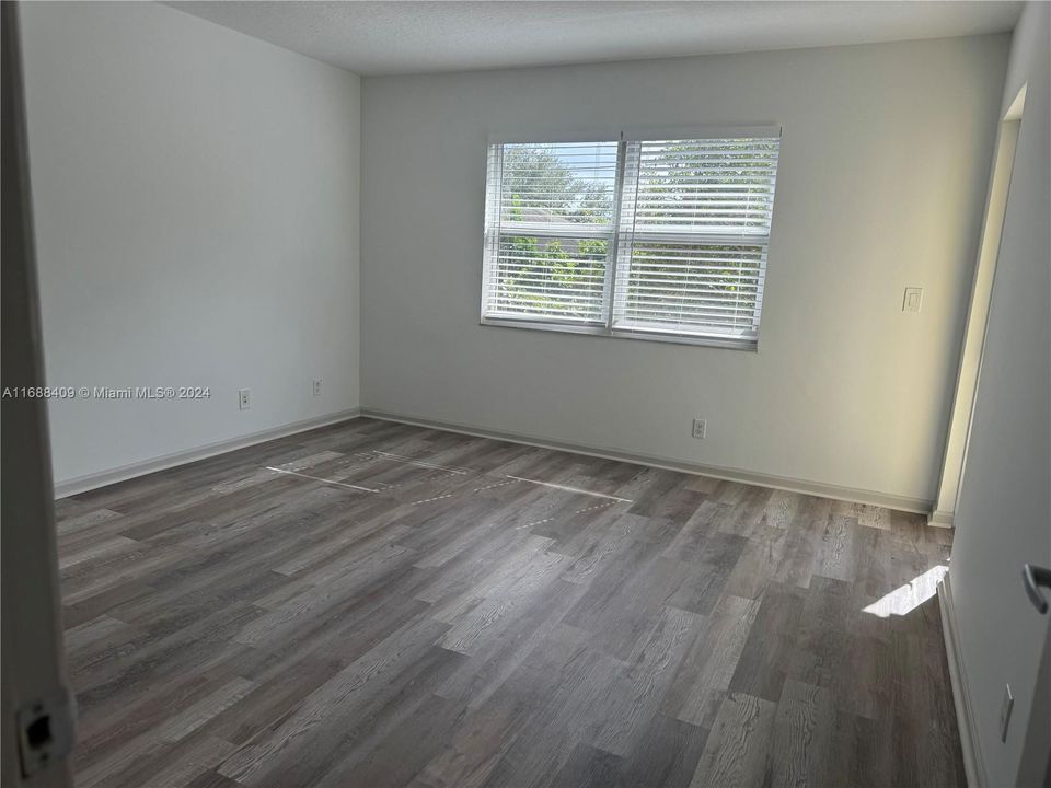 For Rent: $2,800 (3 beds, 2 baths, 10526 Square Feet)