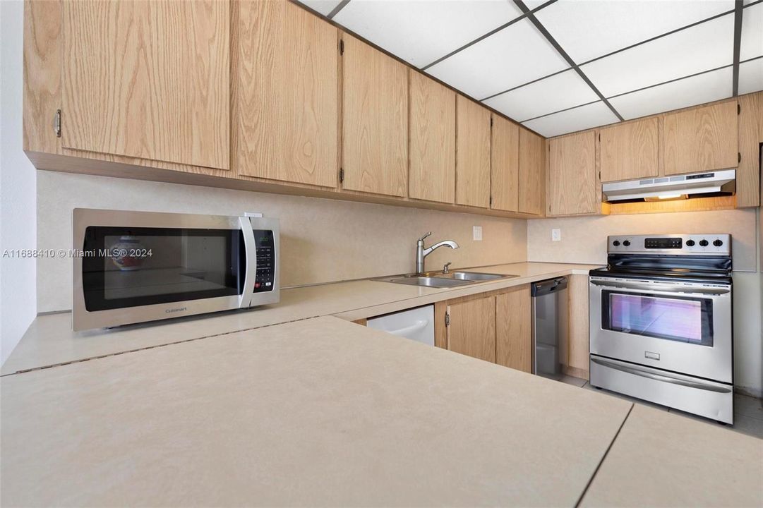 For Sale: $299,900 (2 beds, 2 baths, 1170 Square Feet)