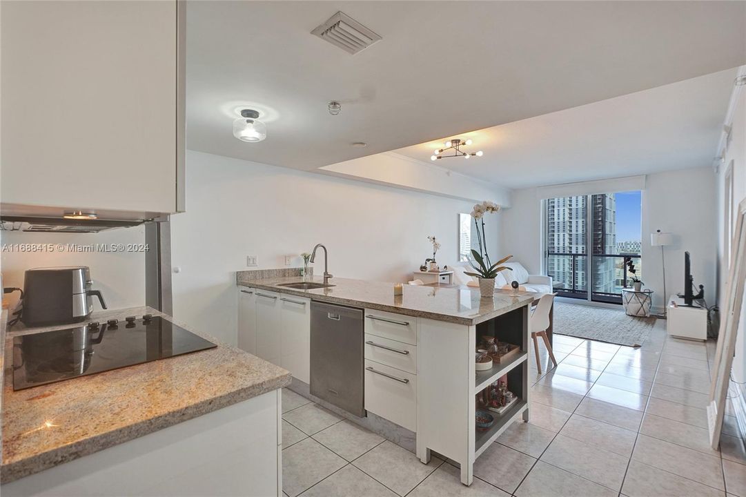 For Sale: $730,000 (2 beds, 2 baths, 1290 Square Feet)