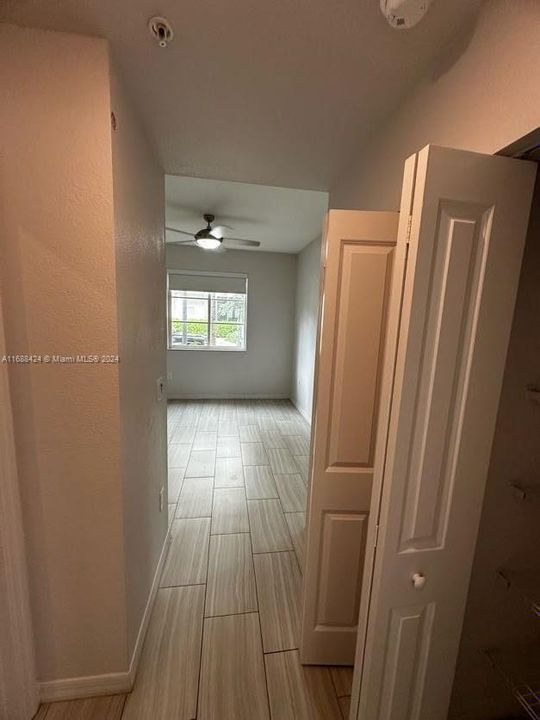 For Rent: $2,175 (1 beds, 1 baths, 716 Square Feet)