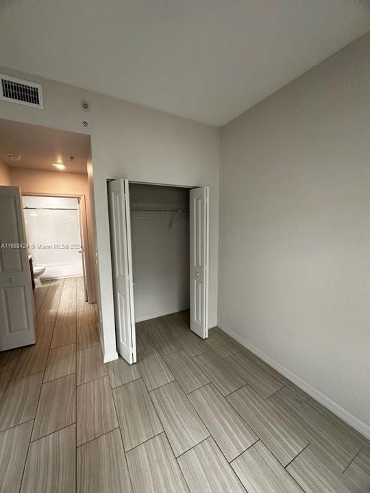 For Rent: $2,175 (1 beds, 1 baths, 716 Square Feet)