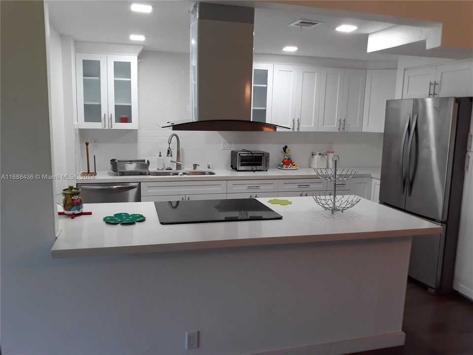 Active With Contract: $5,250 (2 beds, 2 baths, 1715 Square Feet)