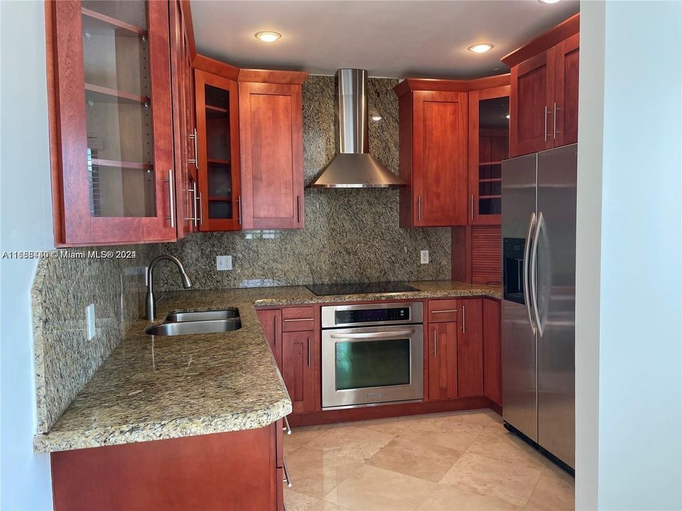 For Rent: $2,650 (2 beds, 2 baths, 924 Square Feet)